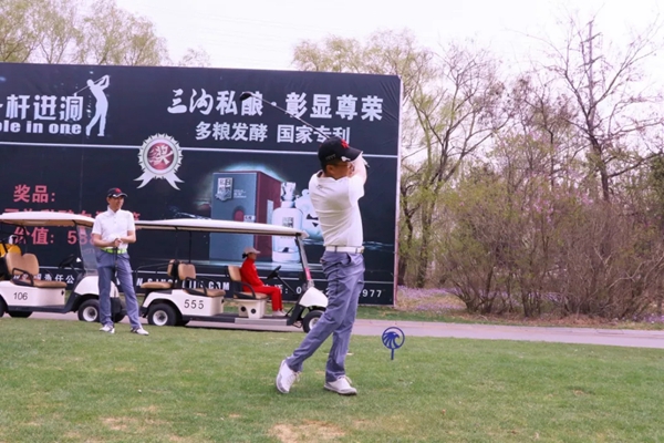 三峰木门高尔夫球队2019年度首次月例赛圆满结束！