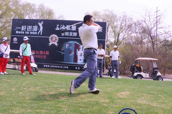 三峰木门高尔夫球队2019年度首次月例赛圆满结束！