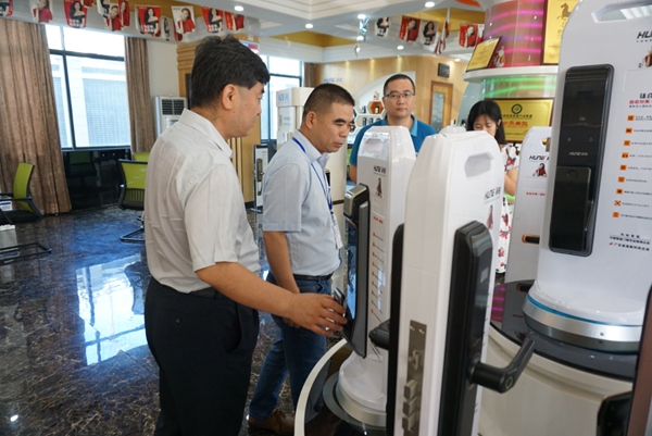 科裕智能锁迎接2019中国建博葵花奖智能家居调研团一行采访考察