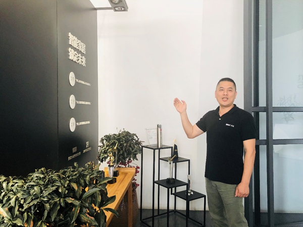智家人智能锁迎接中国建博葵花奖智能家居调研团一行考察采访