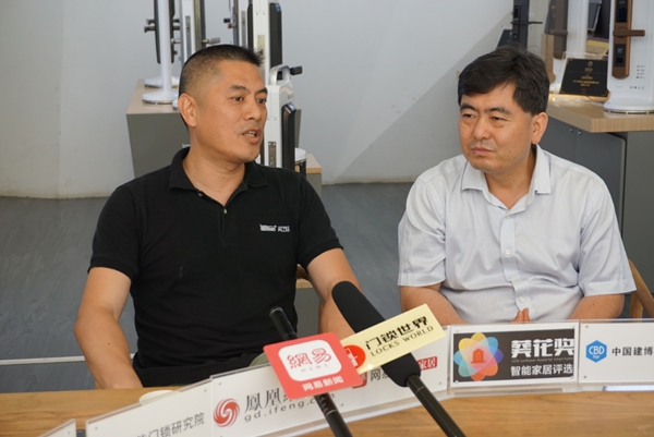 智家人智能锁迎接中国建博葵花奖智能家居调研团一行考察采访