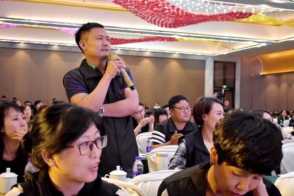 红宝石墙布2019年“赋能店面•贴心服务365”全国经销商培训大会拉开序幕！