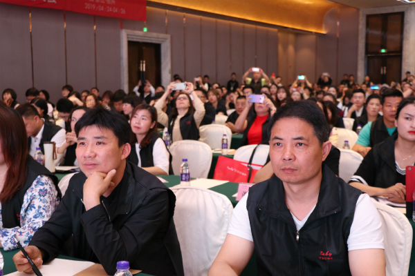 “赋能店面·贴心服务365”2019年红宝石墙布全国经销商培训大会圆满落幕！