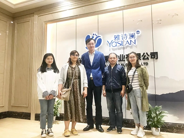 雅诗澜无缝墙布与绍兴文理学院进行学术交流和项目合作,增进互信!