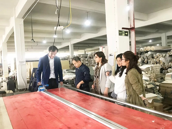 雅诗澜无缝墙布与绍兴文理学院进行学术交流和项目合作,增进互信!