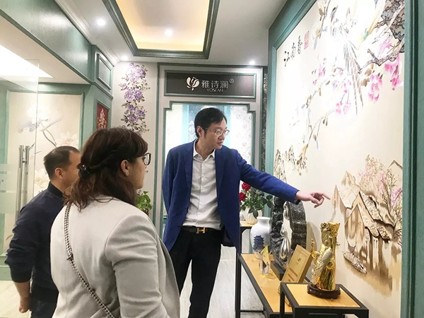 雅诗澜无缝墙布与绍兴文理学院进行学术交流和项目合作,增进互信!