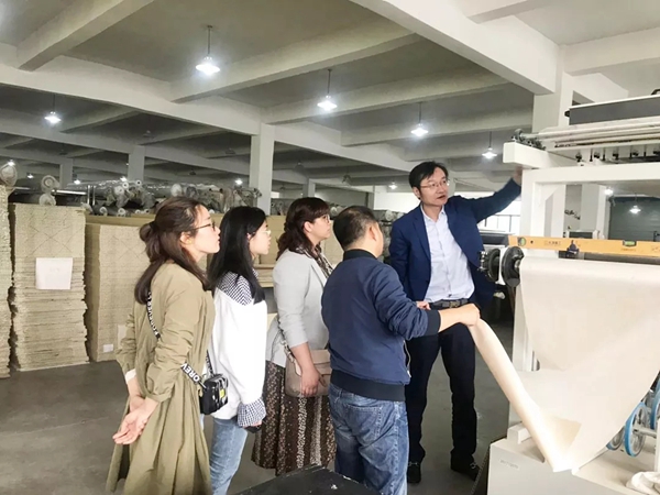 雅诗澜无缝墙布与绍兴文理学院进行学术交流和项目合作,增进互信!