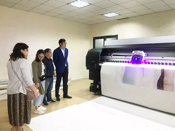 雅诗澜无缝墙布与绍兴文理学院进行学术交流和项目合作,增进互信!