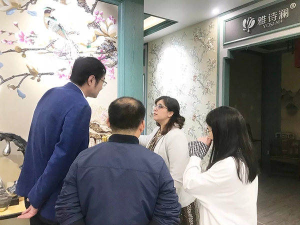 雅诗澜无缝墙布与绍兴文理学院进行学术交流和项目合作,增进互信!
