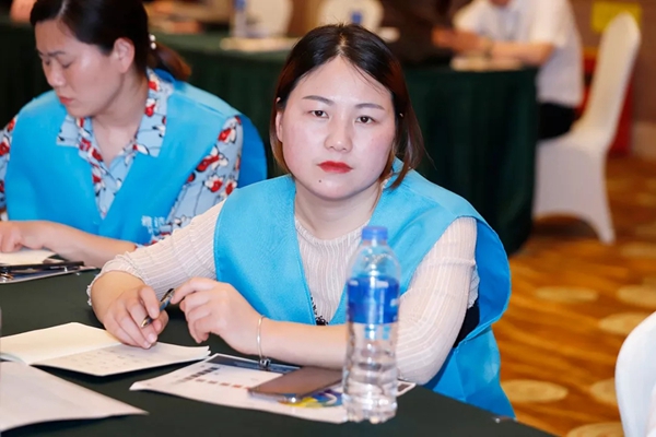 雅诗澜无缝墙布客户培训会苏州站圆满结束，开启门店经营破局之路！