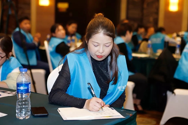 雅诗澜无缝墙布客户培训会苏州站圆满结束，开启门店经营破局之路！