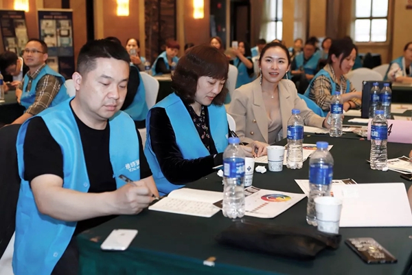 雅诗澜无缝墙布客户培训会苏州站圆满结束，开启门店经营破局之路！