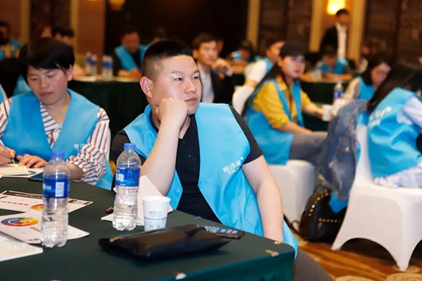 雅诗澜无缝墙布客户培训会苏州站圆满结束，开启门店经营破局之路！