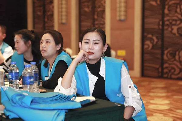 雅诗澜无缝墙布客户培训会苏州站圆满结束，开启门店经营破局之路！