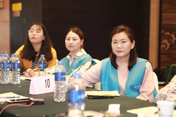 雅诗澜无缝墙布客户培训会苏州站圆满结束，开启门店经营破局之路！