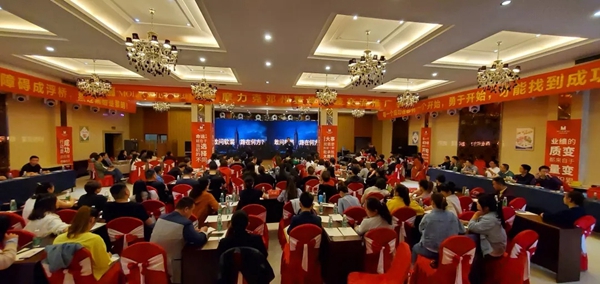 摩力克窗帘整体软装交流推广会邓州站成功举办,让服务回归销售!