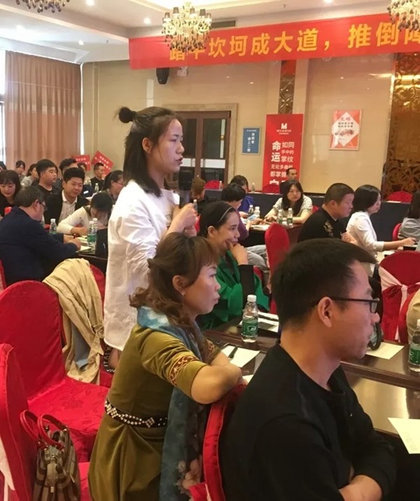 摩力克窗帘整体软装交流推广会邓州站成功举办,让服务回归销售!