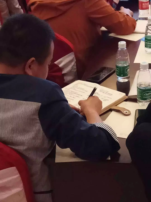 摩力克窗帘整体软装交流推广会邓州站成功举办,让服务回归销售!