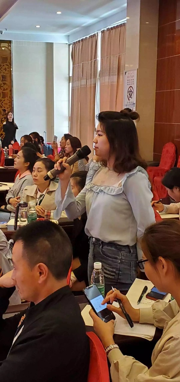 摩力克窗帘整体软装交流推广会邓州站成功举办,让服务回归销售!
