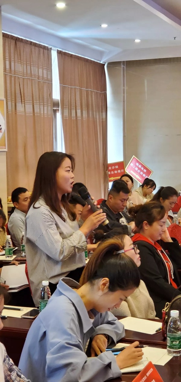 摩力克窗帘整体软装交流推广会邓州站成功举办,让服务回归销售!