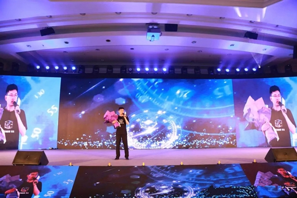 荣高智能门窗2019年战略合作伙伴年度大会暨新品发布会成功举办!