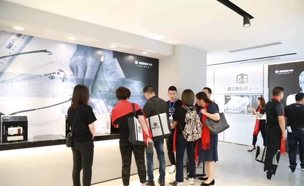 荣高智能门窗2019年战略合作伙伴年度大会暨新品发布会圆满落幕!