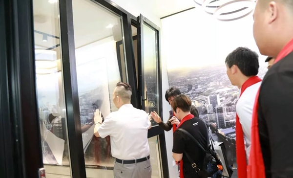 荣高智能门窗2019年战略合作伙伴年度大会暨新品发布会圆满落幕!
