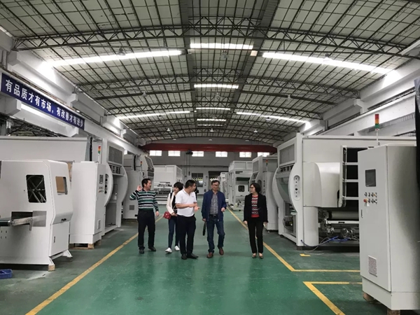 中国混泥土与水泥制品协会硅酸钙水泥板分会领导莅临迪峰机械参观指导！