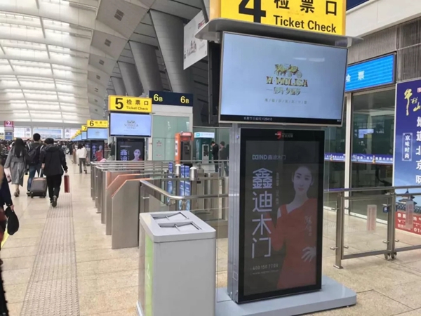 鑫迪木门全面“霸屏” 全国各大高铁站,大品牌气势一展无余!