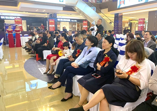 派雅门窗湖南长沙800方国际馆直营店正式开业，当天营业额突破800万！