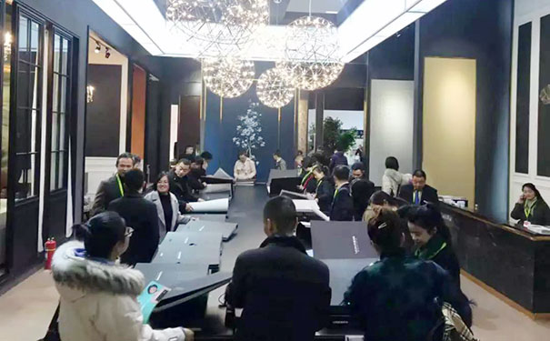 加盟无缝墙布品牌,哪些要素影响盈利?