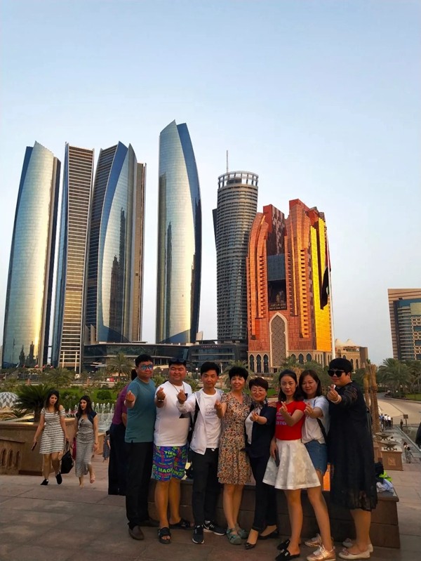 尚佰木门·整木定制经销商优秀团队迪拜研学之旅圆满结束！