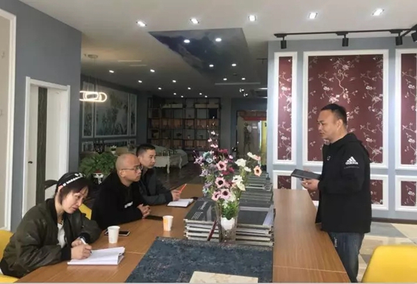 科布斯无缝墙布天门专卖店罗总:人所缺乏的不是成功的能力,而是勤劳的意志