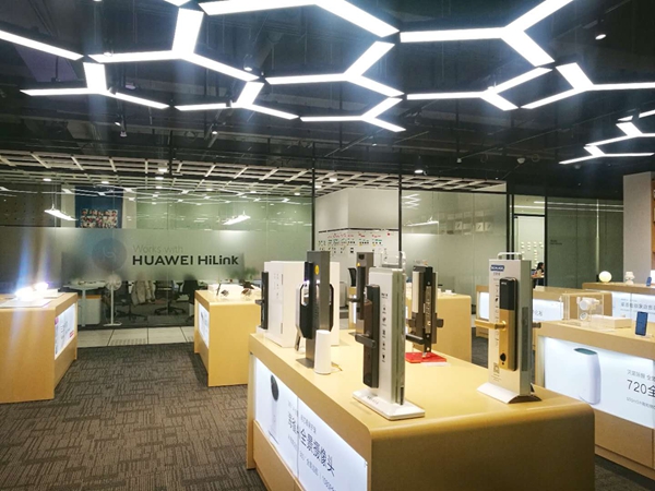 华为智选迎接2019第三届中国建博葵花奖智能家居调研团调查采访