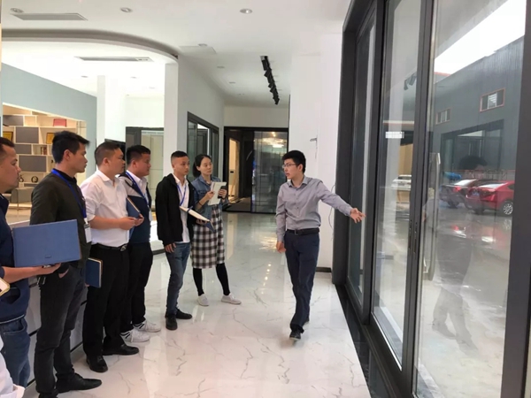 阿尔维智能门窗举行“门窗产品知识卖点及安装工艺流程培训”,赋能终端!