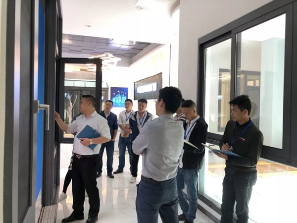 阿尔维智能门窗举行“门窗产品知识卖点及安装工艺流程培训”,赋能终端!