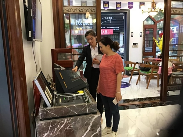 亿合门窗贵州平塘经销商陆松琴:成功关键在于选对品牌,选对奋斗的方向