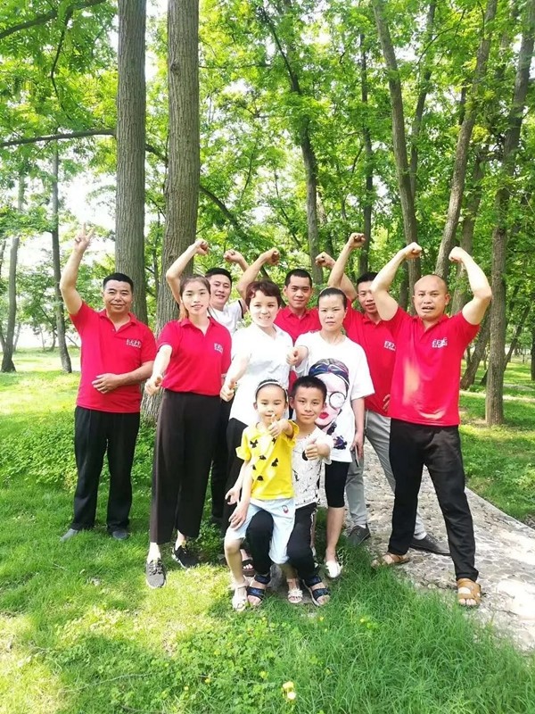 亿合门窗贵州平塘经销商陆松琴:成功关键在于选对品牌,选对奋斗的方向