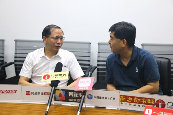 晾霸晾衣架迎接2019第三届中国建博葵花奖智能家居调研团考察采访