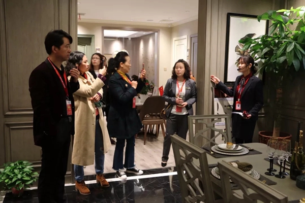 尚佰木门·整木定制欢迎六安VIP大客户参加工厂之行!