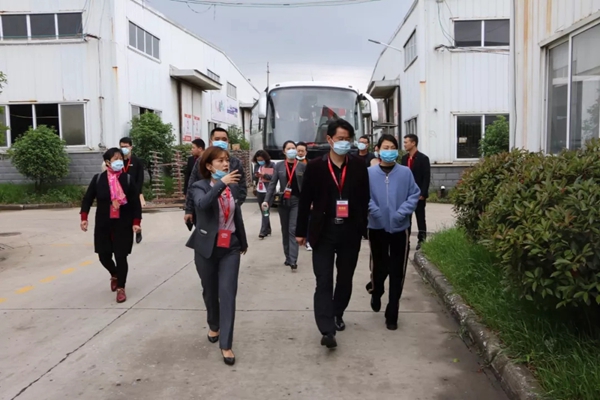 尚佰木门·整木定制欢迎六安VIP大客户参加工厂之行!