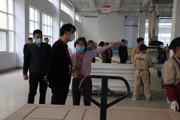 尚佰木门·整木定制欢迎六安VIP大客户参加工厂之行!