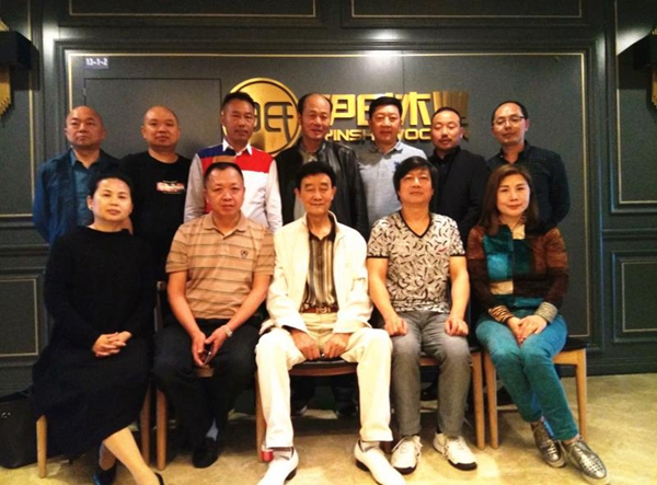 尹氏木业汇集重庆部分木门企业代表开启沙龙座谈