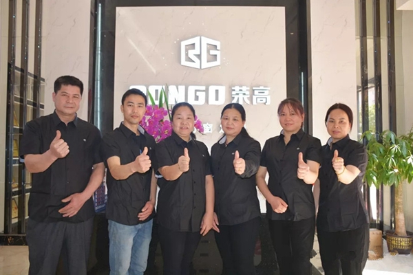 荣高智能门窗始兴大商华庆花：多渠道带单是经营的奠基