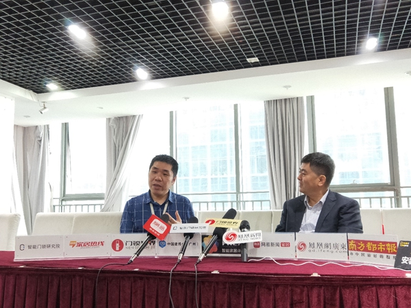 艾特智能家居迎接第三届中国建博葵花奖智能家居调研团莅临指导