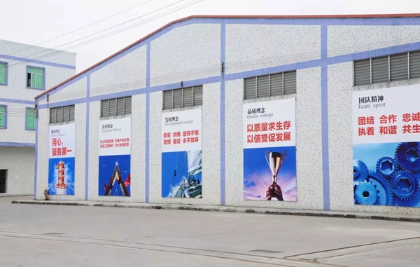 诺维家高层管理带领质量监控小组到生产基地视察生产