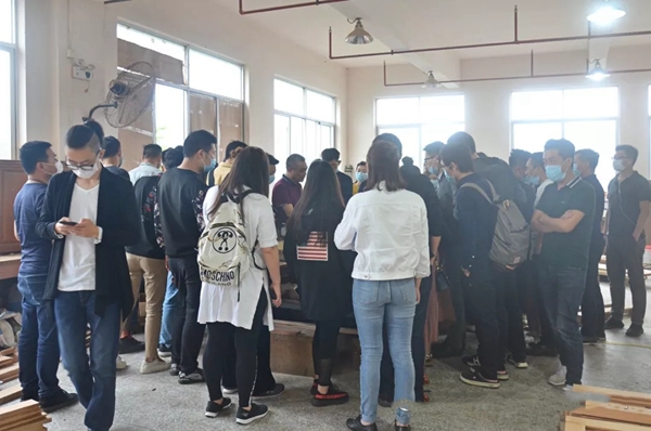 丰成帝纳深圳店面组织居众设计院团队60余人莅临丰成家居参观指导工作！