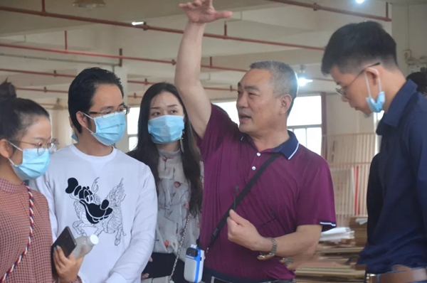 丰成帝纳深圳店面组织居众设计院团队60余人莅临丰成家居参观指导工作！