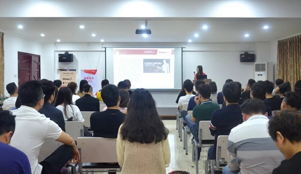 丰成帝纳深圳店面组织居众设计院团队60余人莅临丰成家居参观指导工作！
