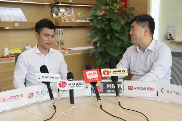 皇家金盾智能锁迎接2019中国建博葵花奖走访调研团采访考察